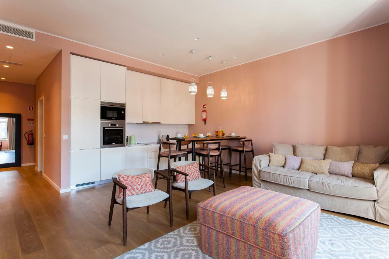 Joivy Sublime 2Br Apt On Restauradores Square Nearby Rossio Station Lisbon Luaran gambar